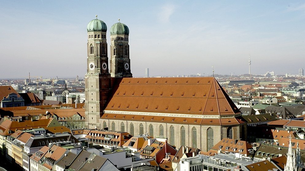 München hat 499.959 Einwohner